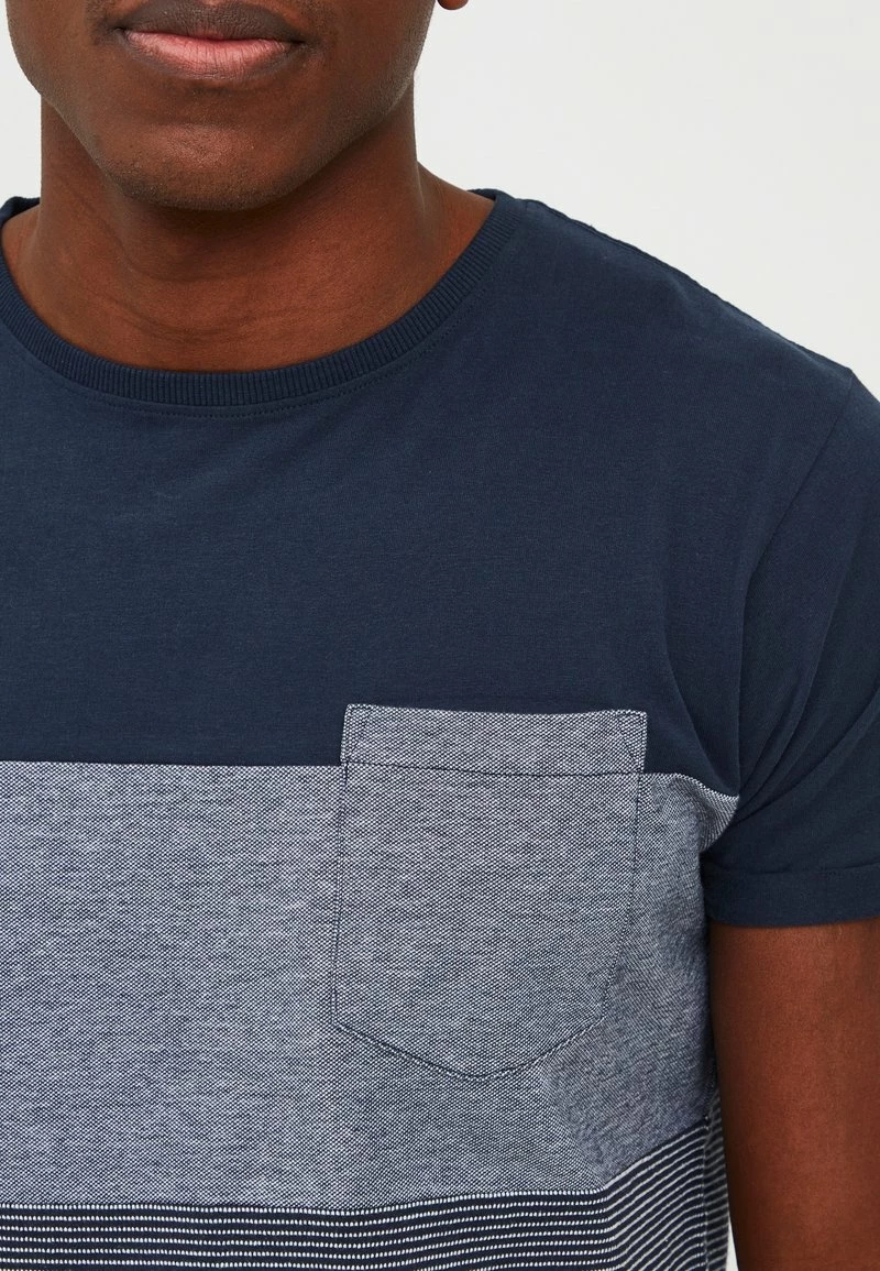 Indicode Jeans IDMORLER - T-Shirt Print - Navy 6 Indicode Jeans IDMORLER - T-Shirt Print - Navy – Bild 4